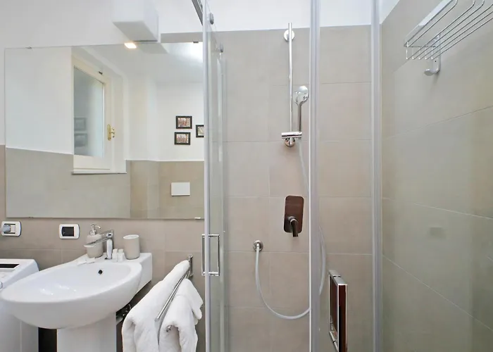 Ych-comfortable 2 Bedrooms Flat Near Colosseum * Rzym